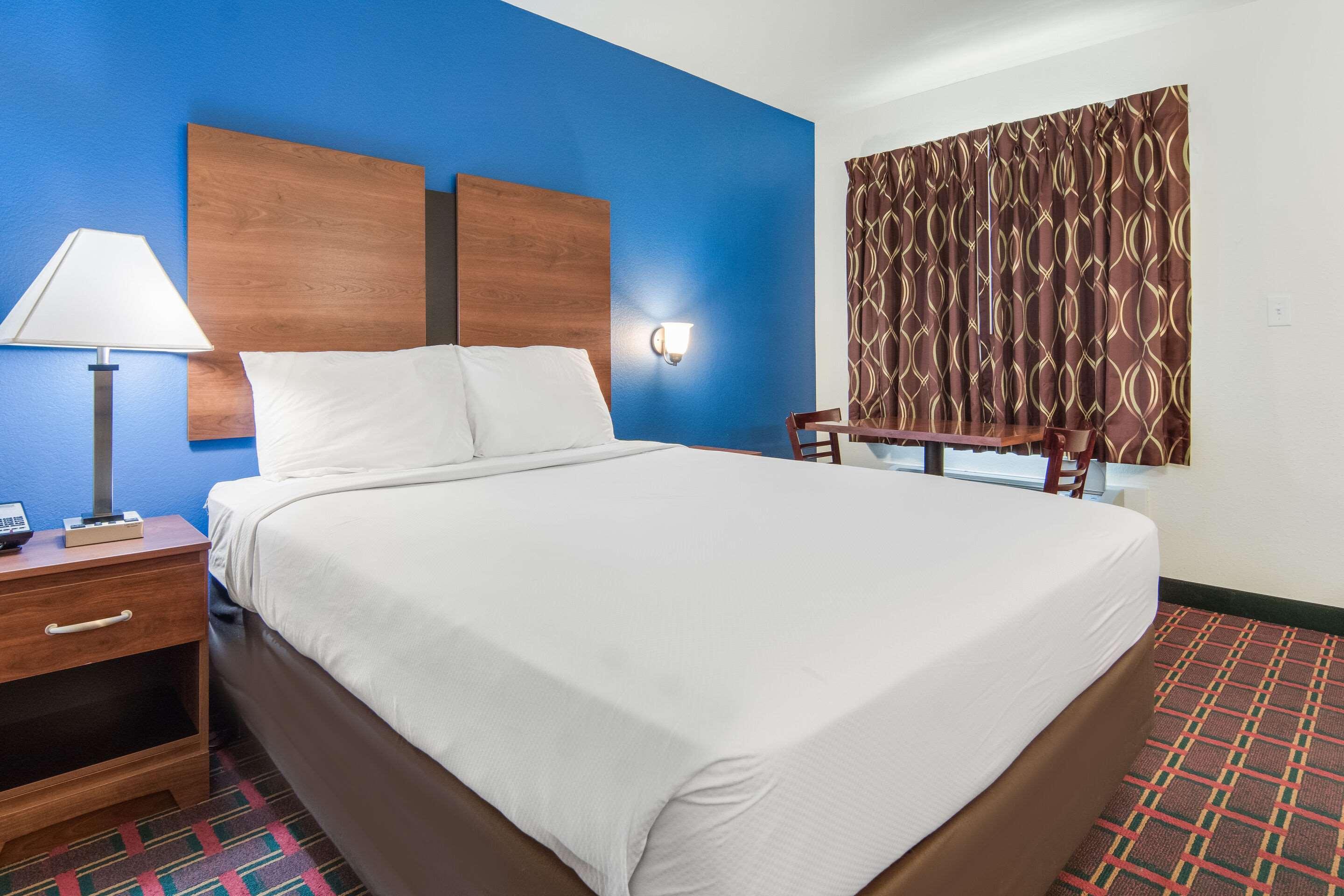 Rodeway Inn 韦瑟福德 外观 照片