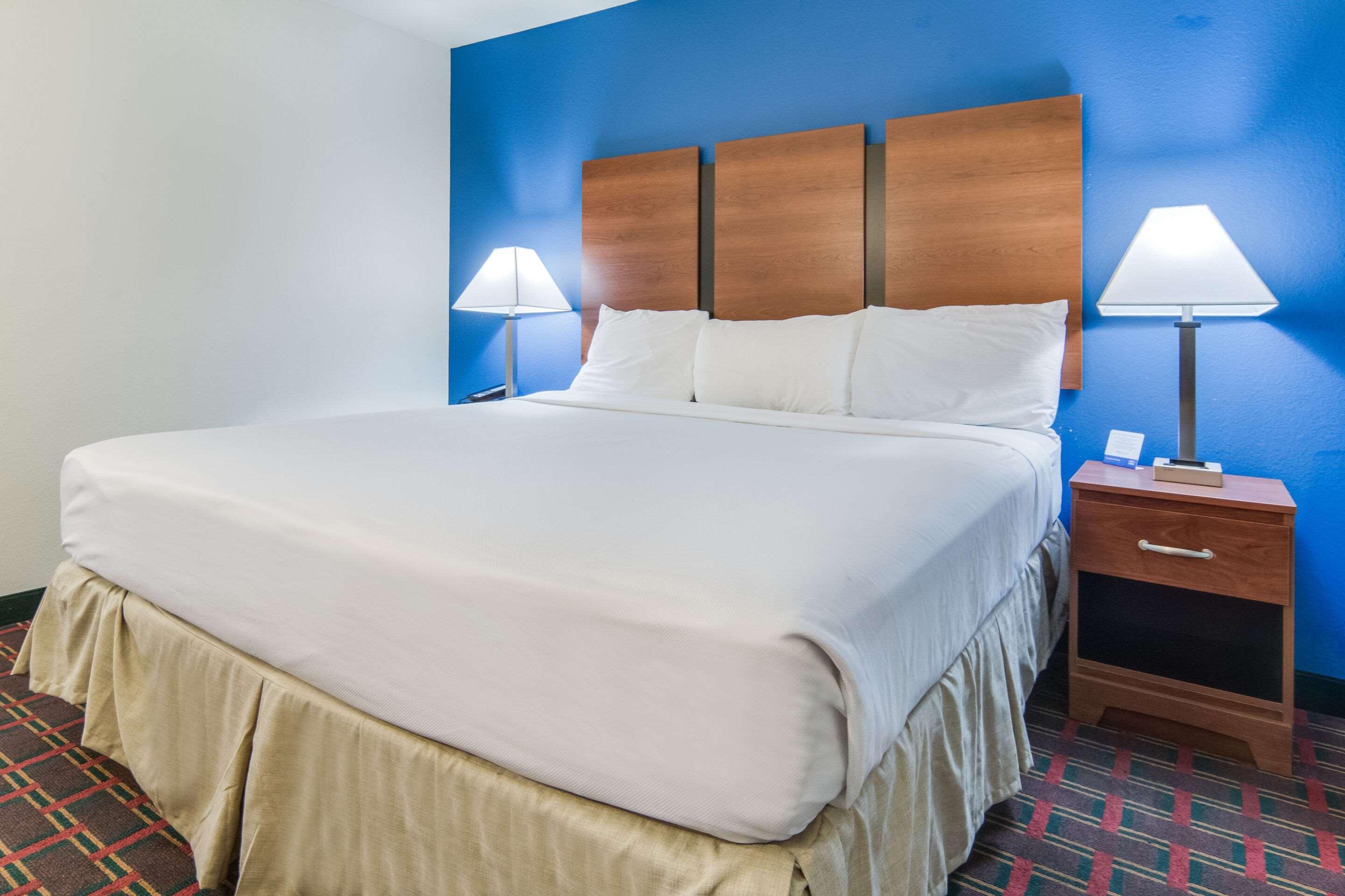 Rodeway Inn 韦瑟福德 外观 照片