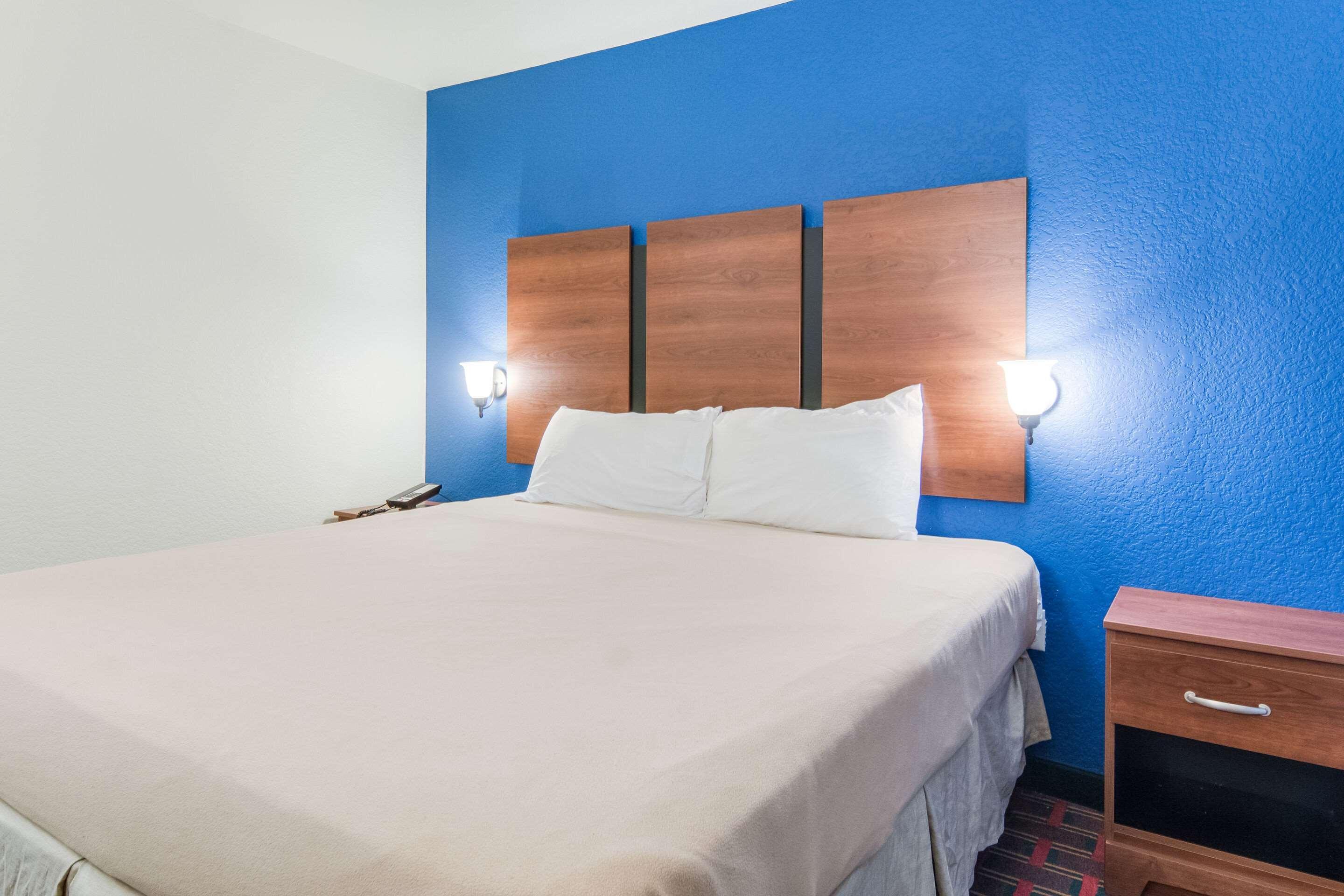 Rodeway Inn 韦瑟福德 外观 照片