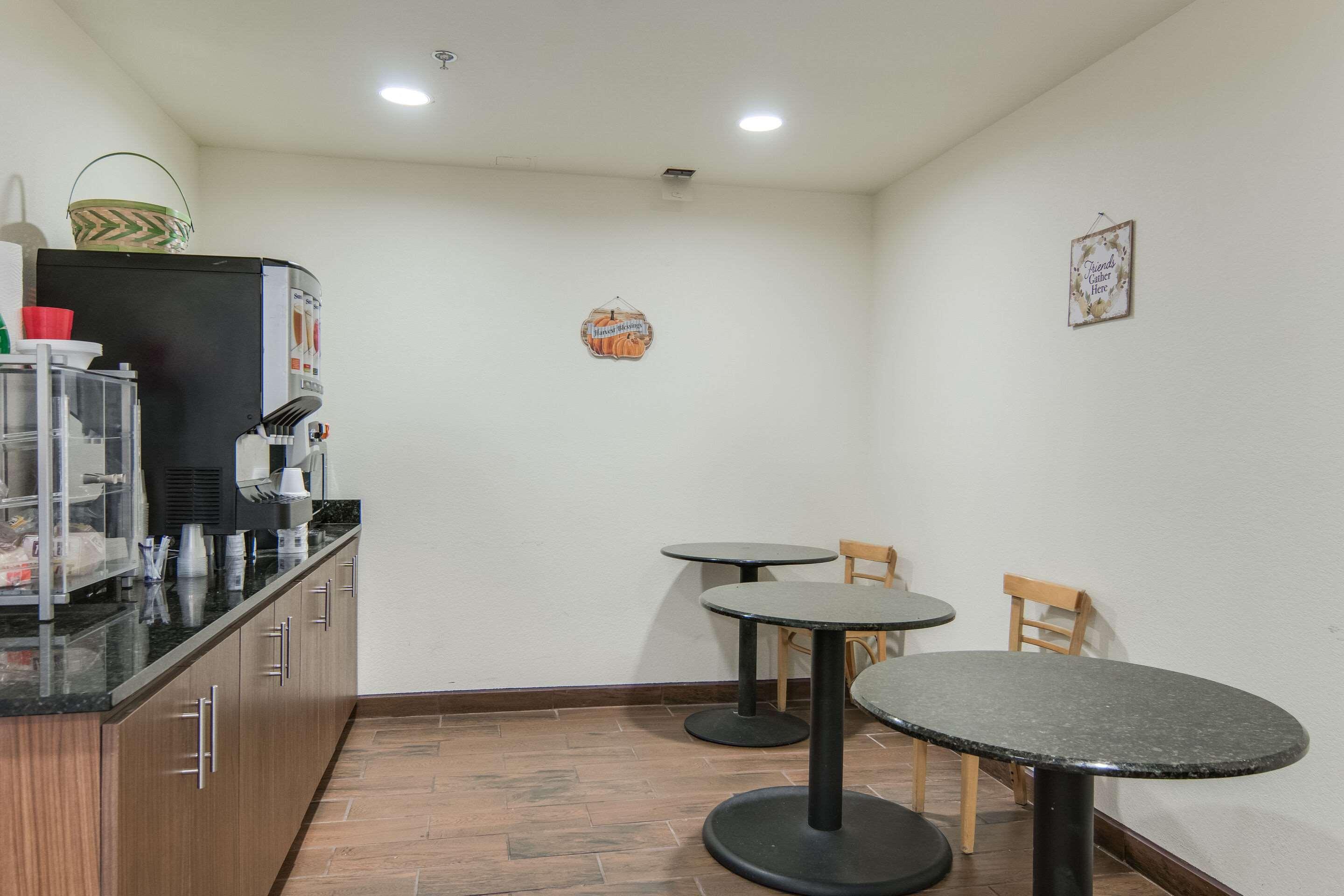 Rodeway Inn 韦瑟福德 外观 照片
