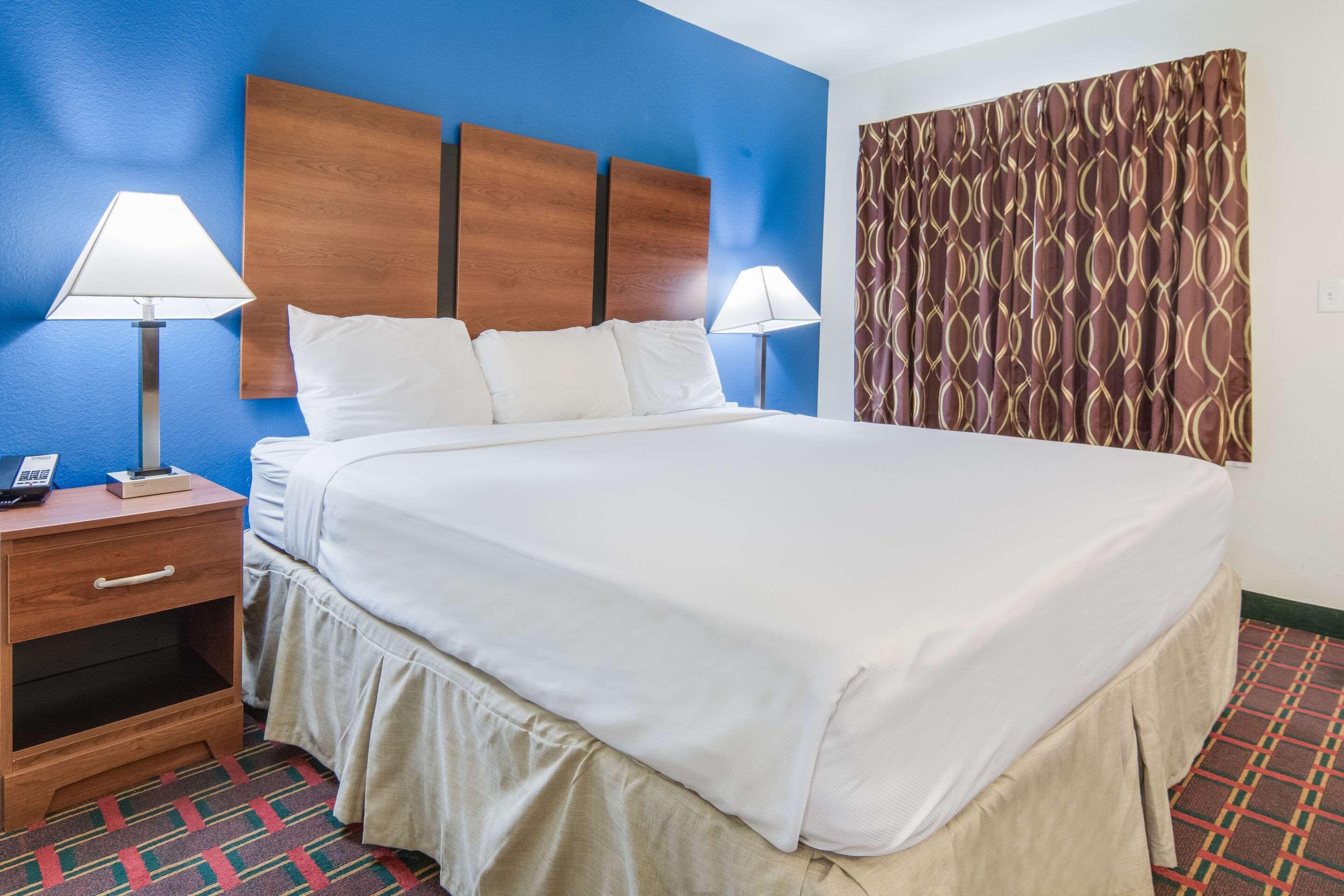Rodeway Inn 韦瑟福德 外观 照片